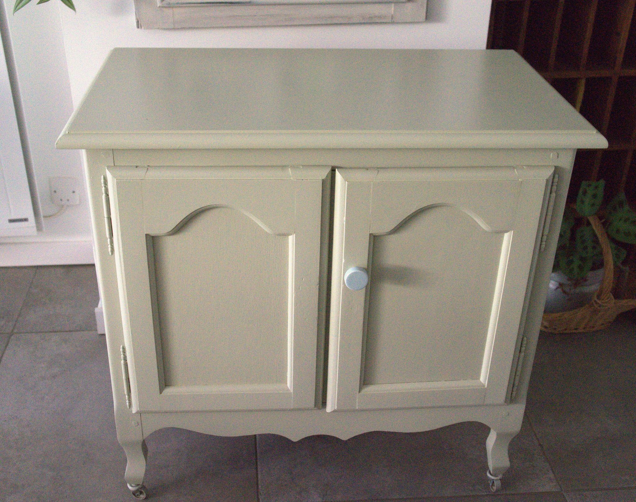 Light sage green buffer
