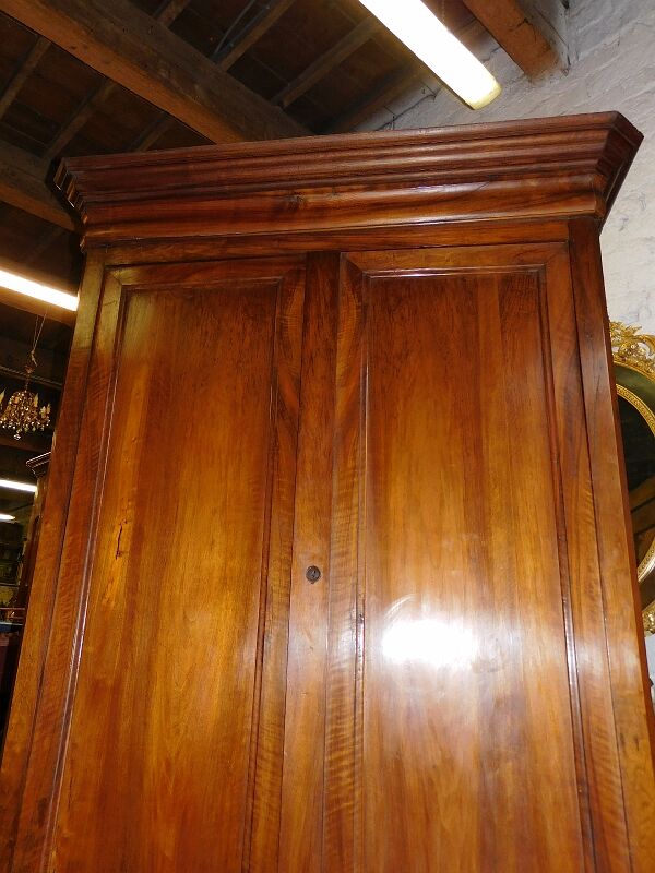 Large wardrobe Louis Philippe en noyer of the 19th siecle