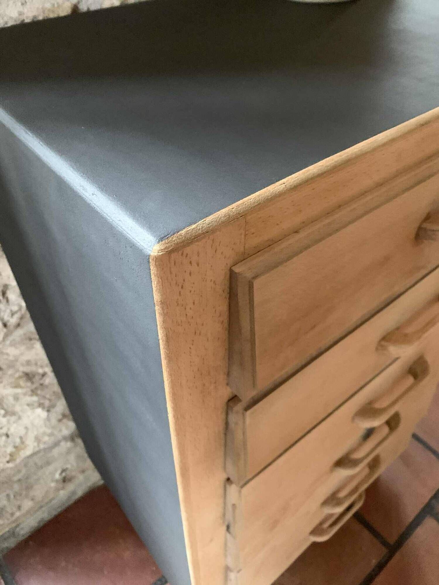 Chest of drawers with 6 drawers in matte cast iron colour.