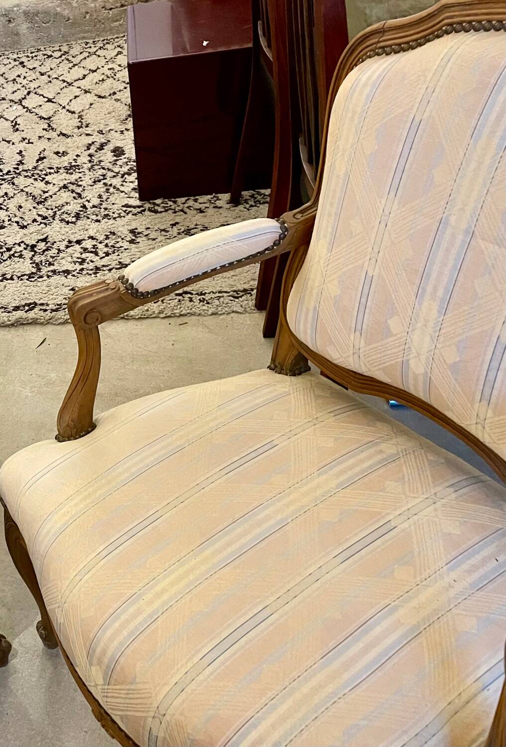 Paire de fauteuils style Louis XV