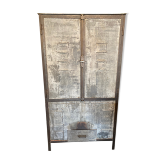 Armoire industrielle en acier