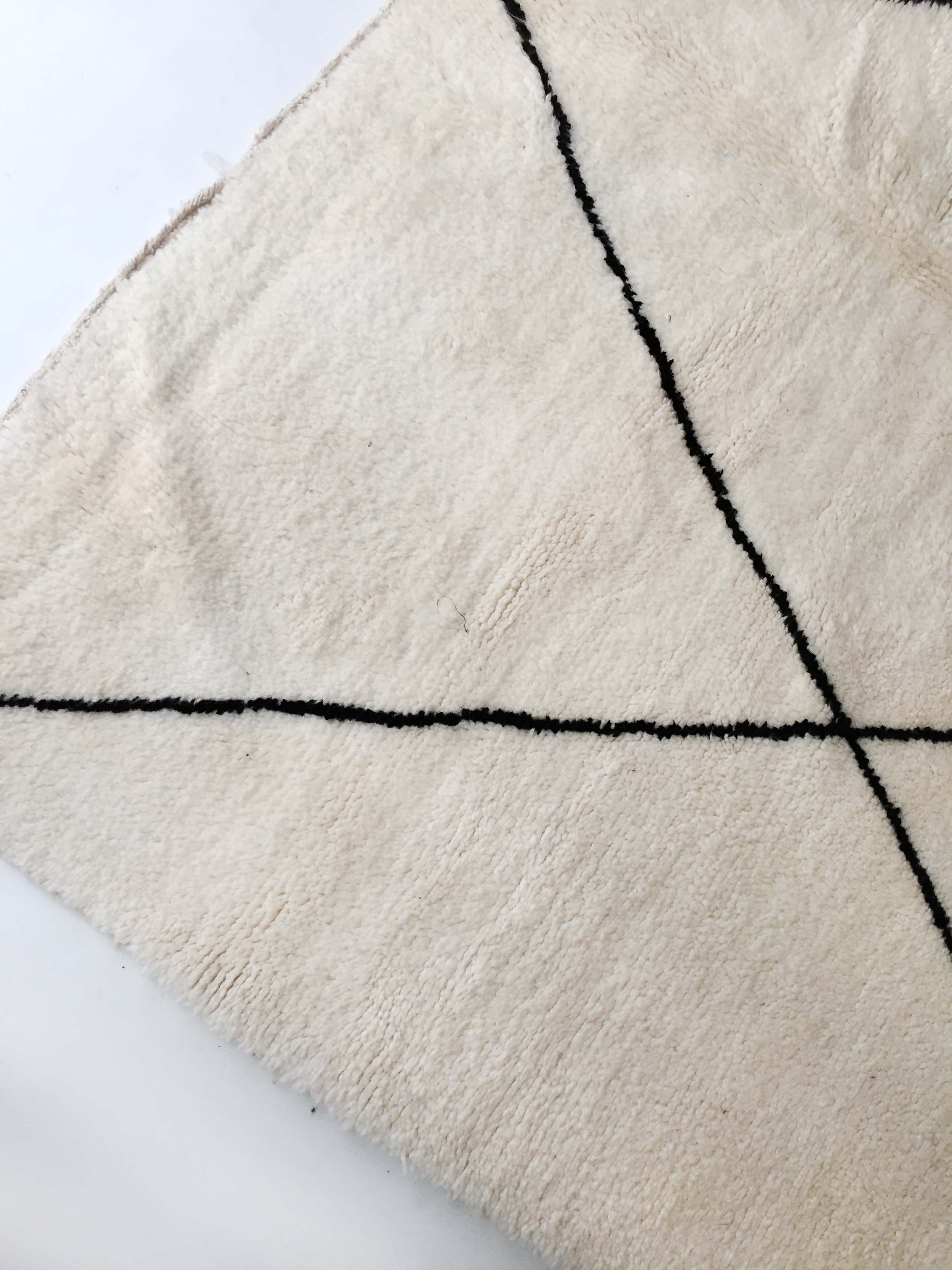 Moroccan Berber carpet Beni Ouarain unbleached with black diamonds 293x212cm