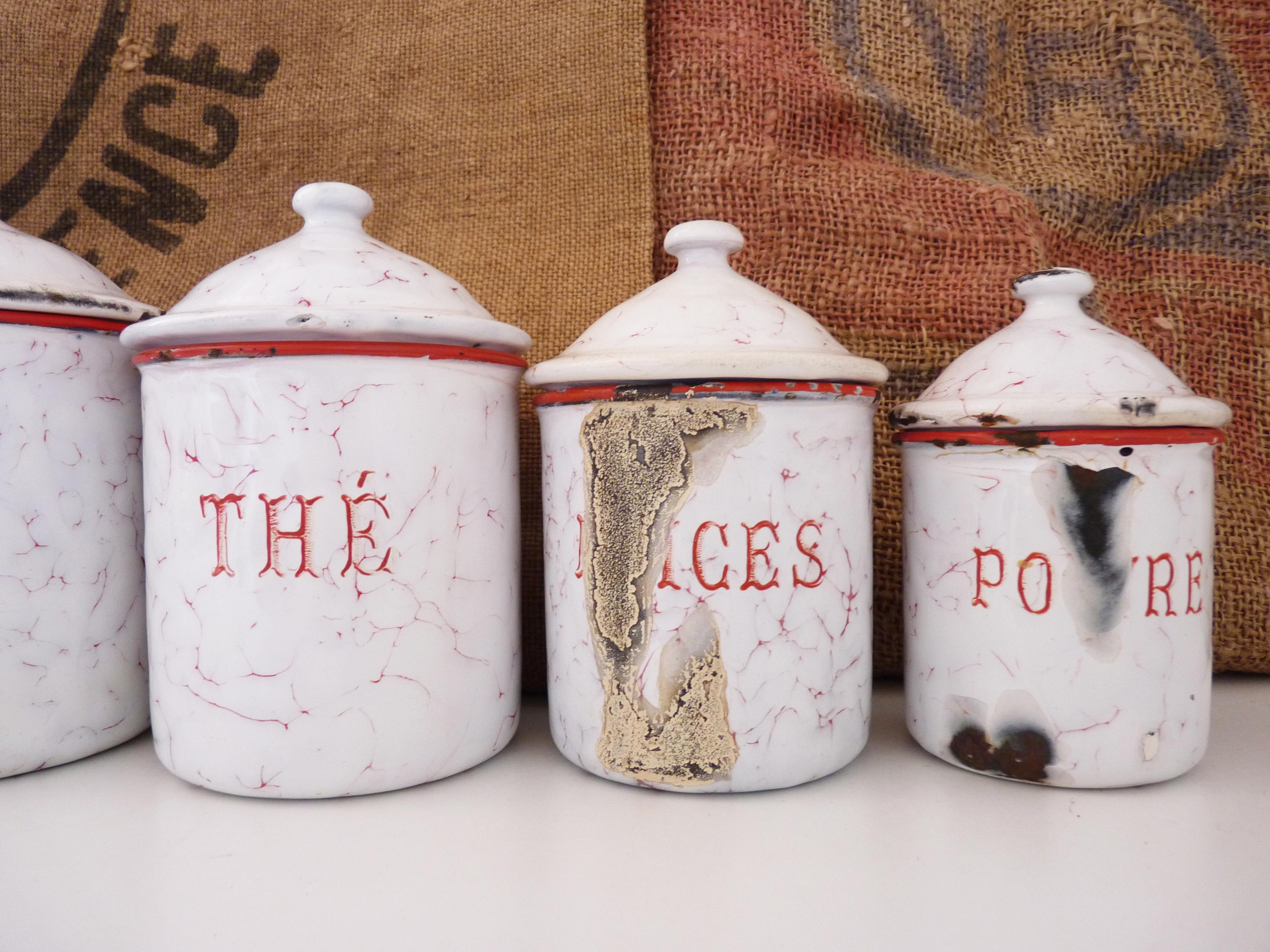 Series of 6 spice pots in white and red enamel for cooking