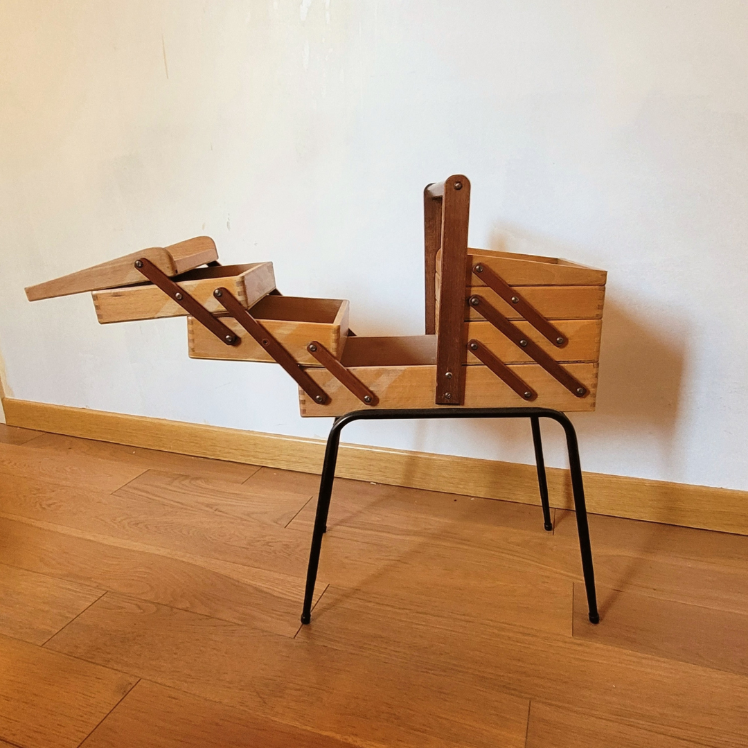 Vintage worker metal base