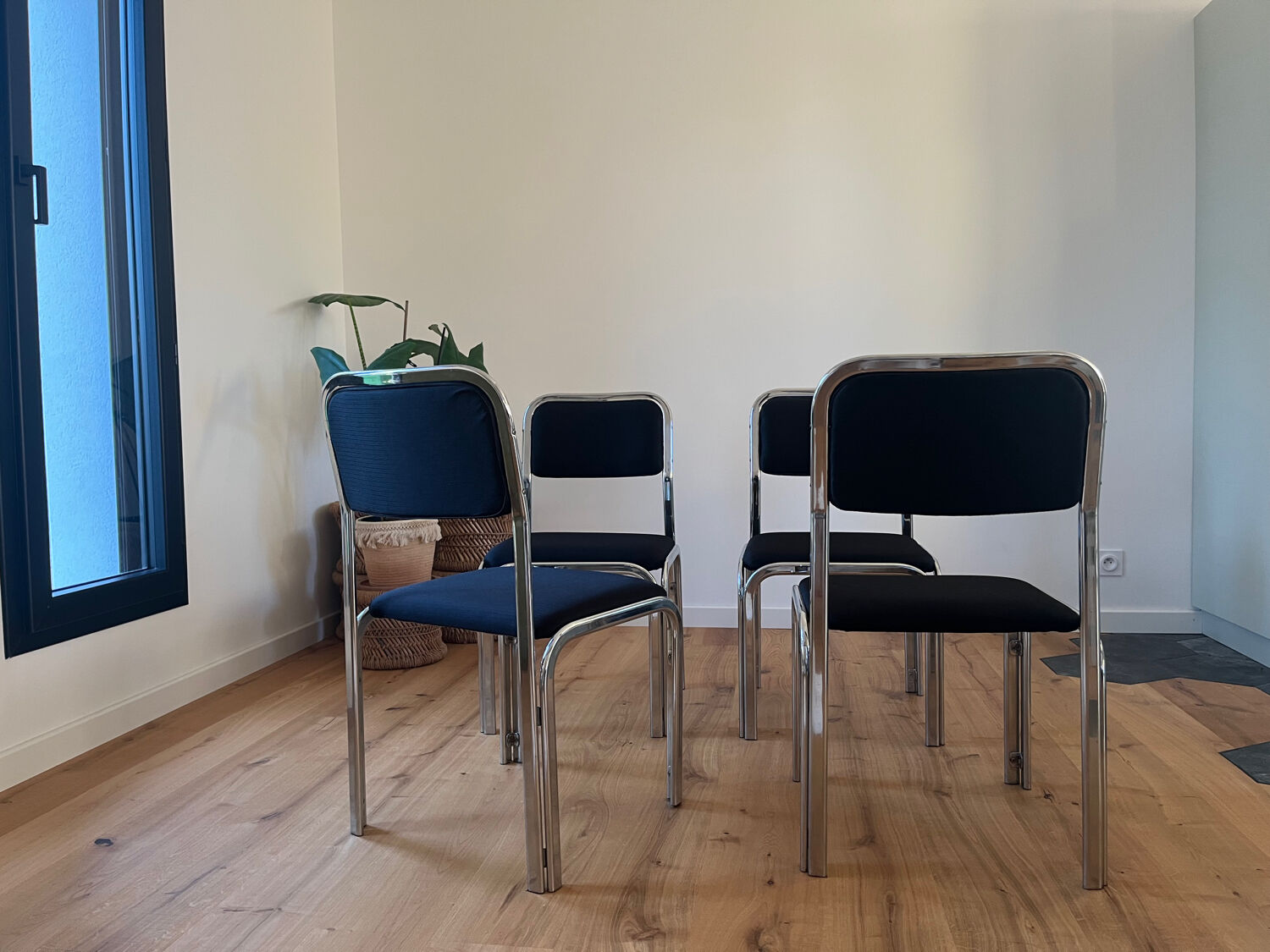 Lot de 4 chaises en acier chromé
