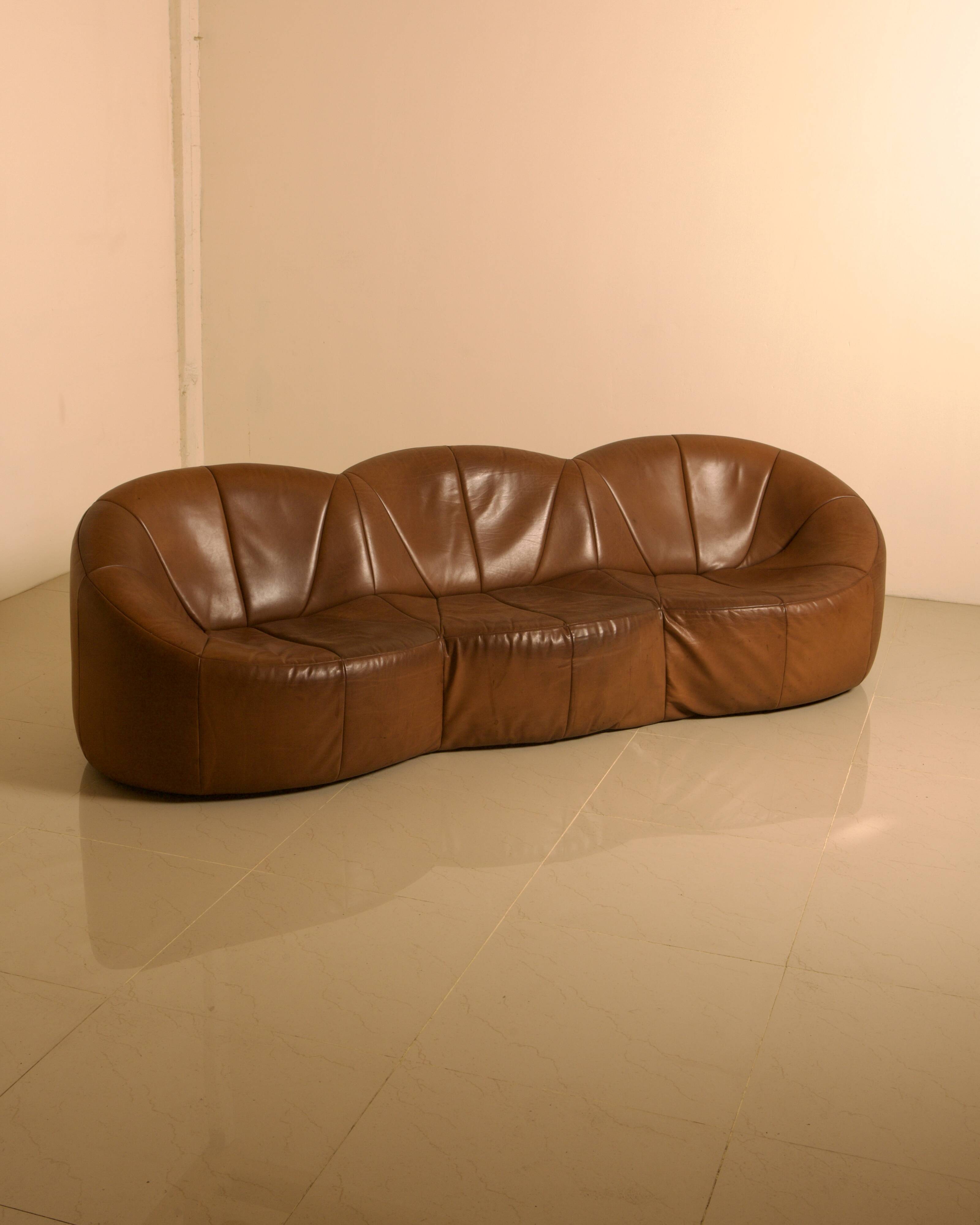 "Pumpkin" 3-seater canapé in patinated brown leather by Pierre Paulin for Arti.
