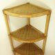 Etagère d'angle en rotin