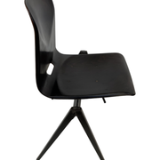 Ensemble de quatre chaises d’école empilables
