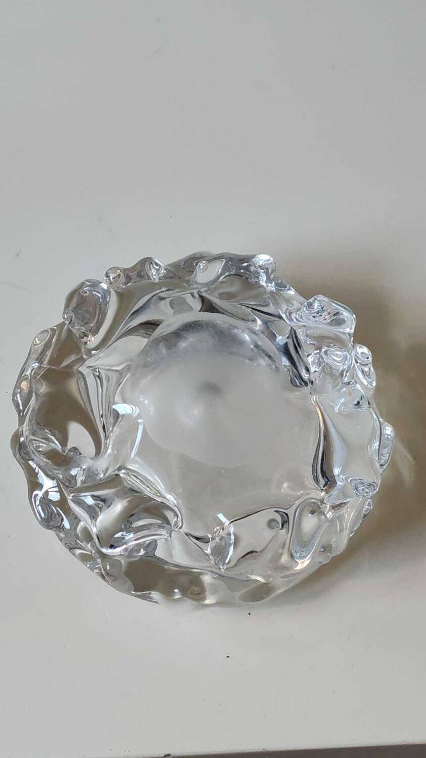 Elegant Empty pocket/ashtray organic floral shape. In crystal. Charles Schneider style. Diam 12 cm