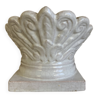 Neoclassical cachepot, mid-19th century, acanthus leaves, terracotta capital