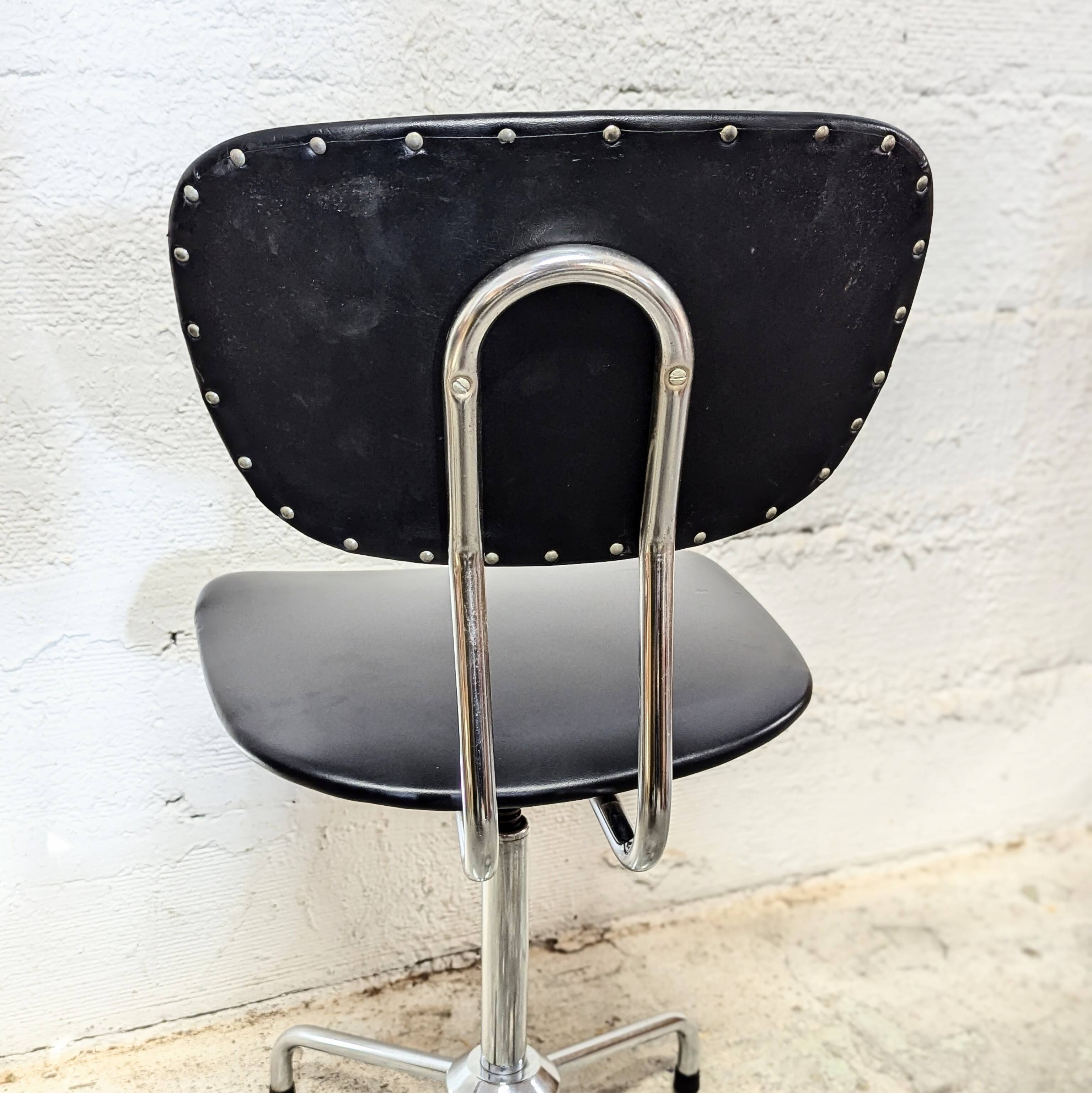 Vintage workshop chair with star base