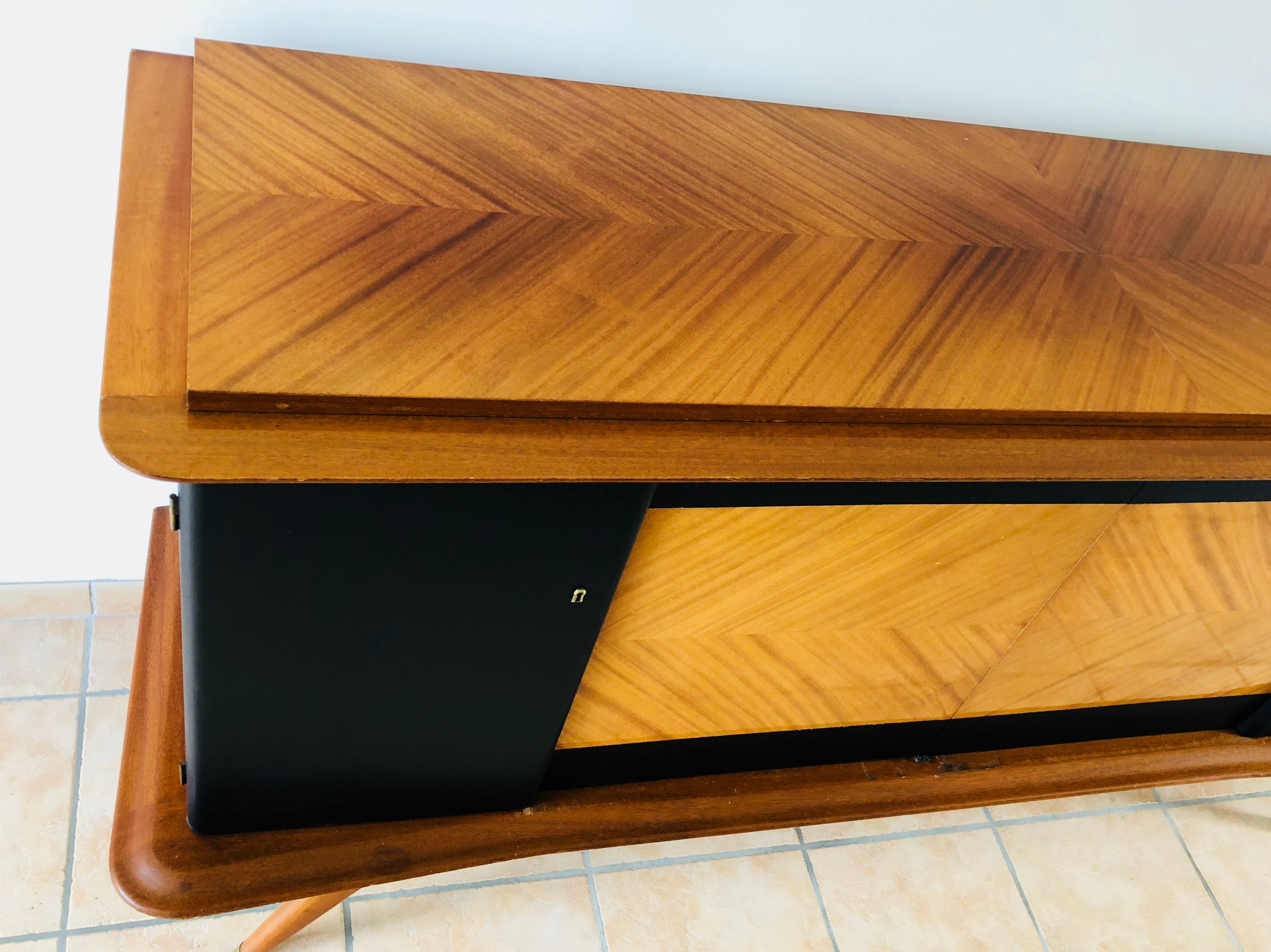 Slip-on feet compass 1960