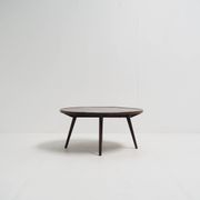 Table basse rurale à l'architecture contemporaine, bois de wengé massif