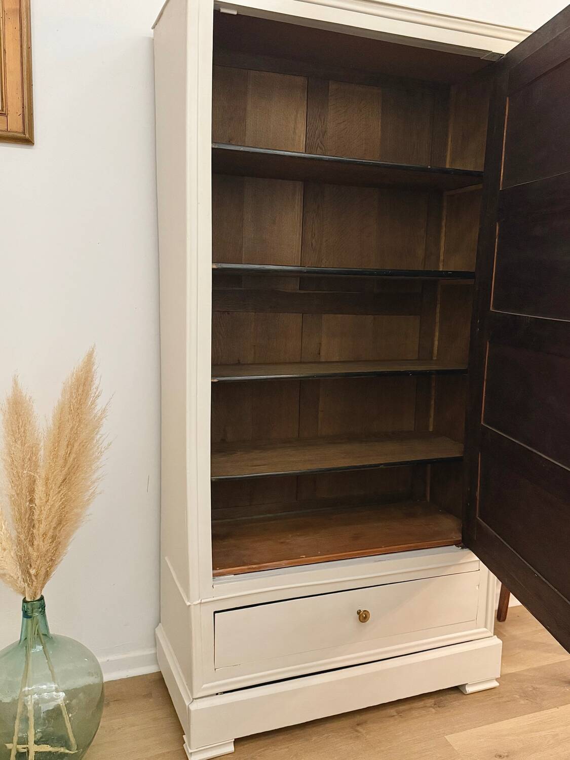 Parisian hosiery cabinet