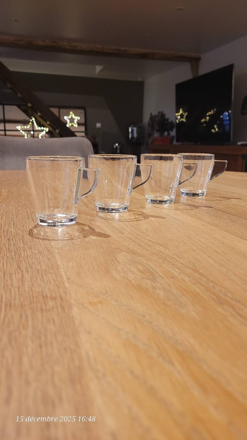 4 transparent glass coffee cups