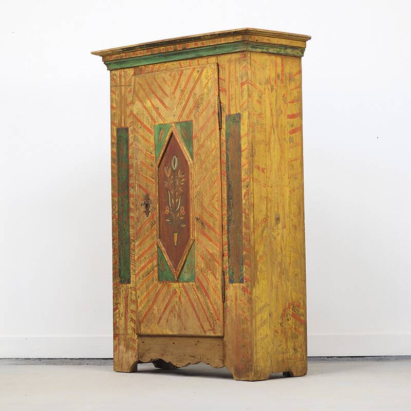 Armoire de mariée peinte d'art populaire