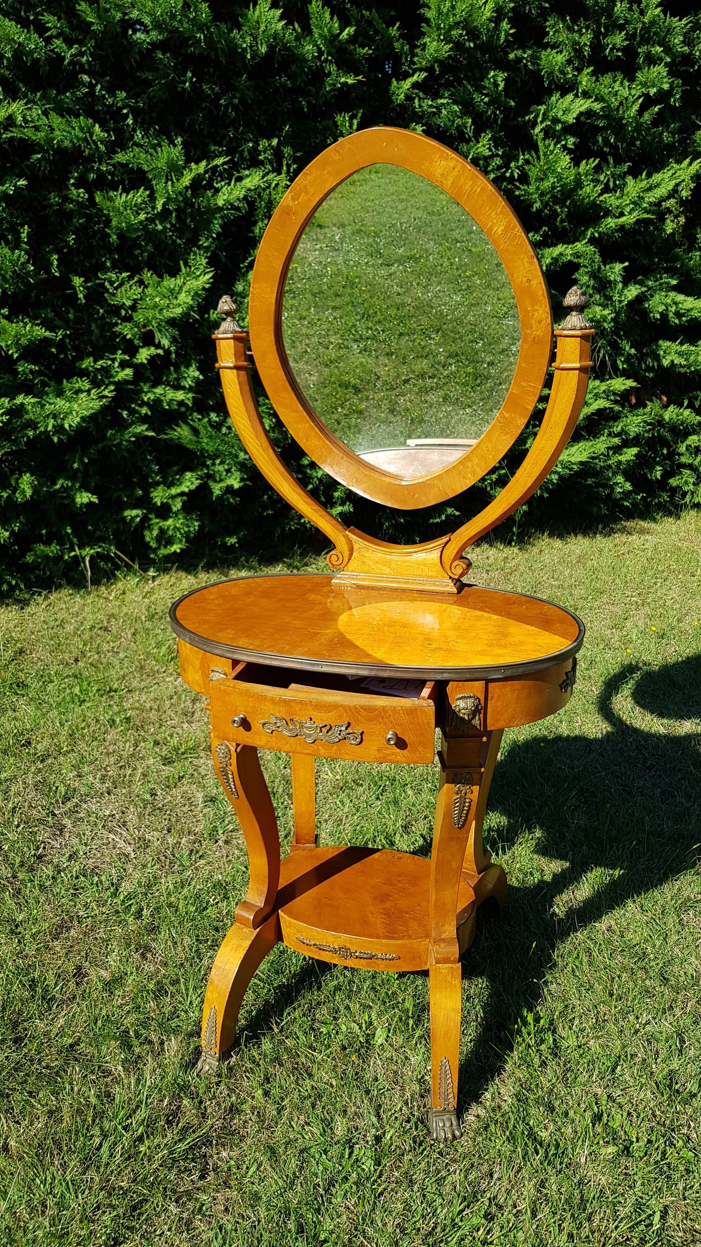 Wooden hairdresser with Empire-style tilting mirror