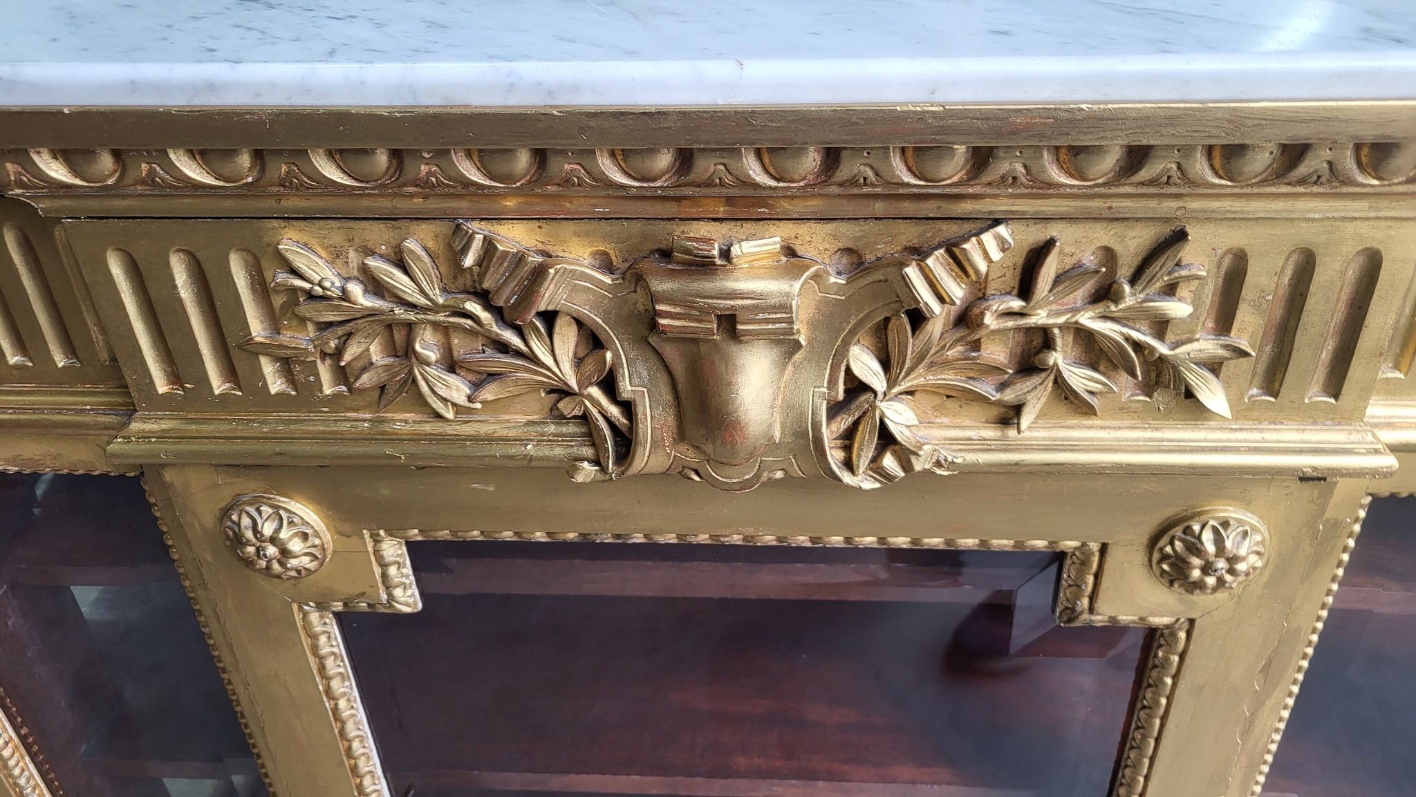 Louis xvi display cabinet in gilded wood