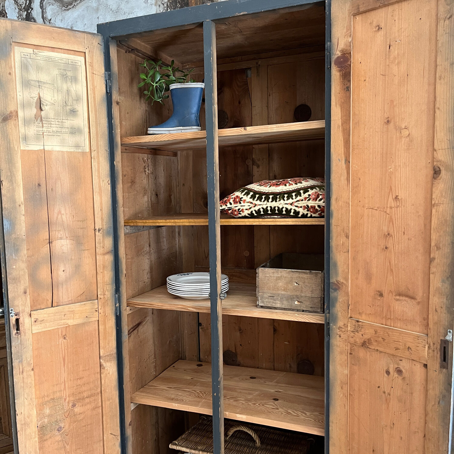 Armoire parisienne d'atelier