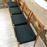 Set 4 green Scandinavian chairs