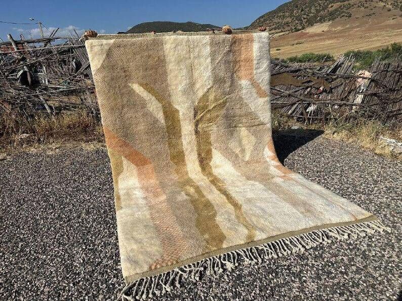Beige and ecru Moroccan Mrirt 300x200 cm – natural abstract pattern
