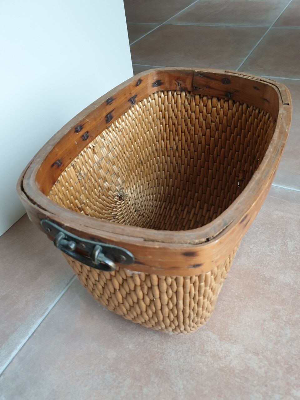 Wood and wicker pan