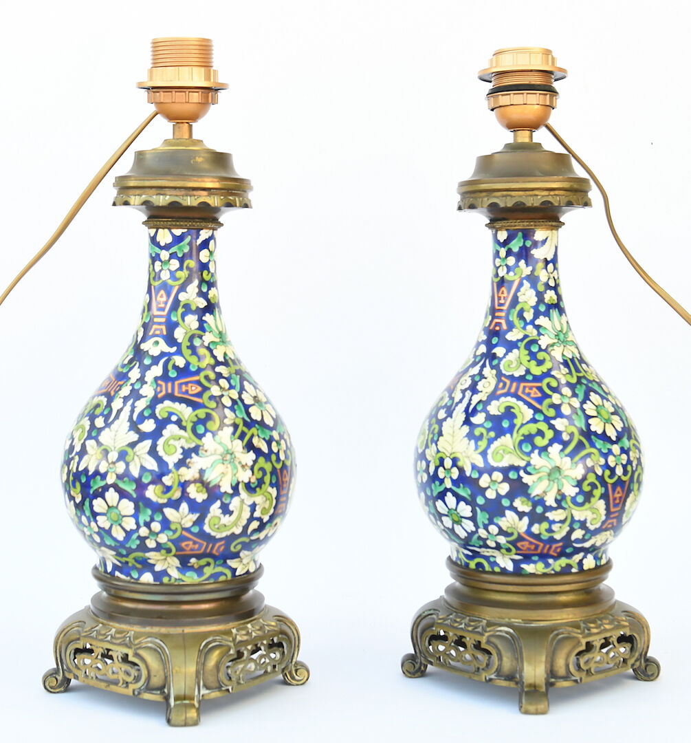 Pair of earthenware lamp legs in the taste of China