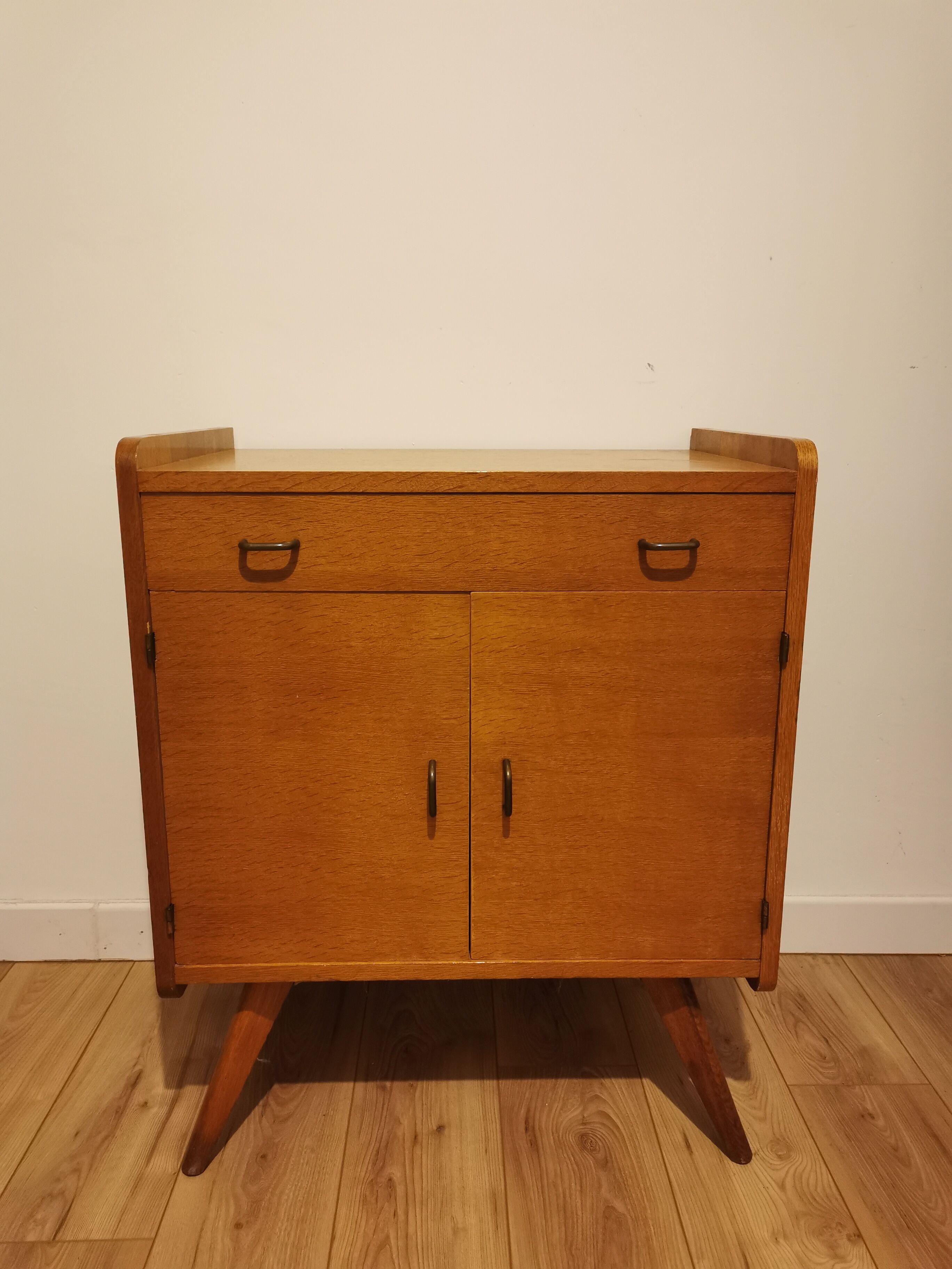 Meuble de rangement des années 50 en chêne