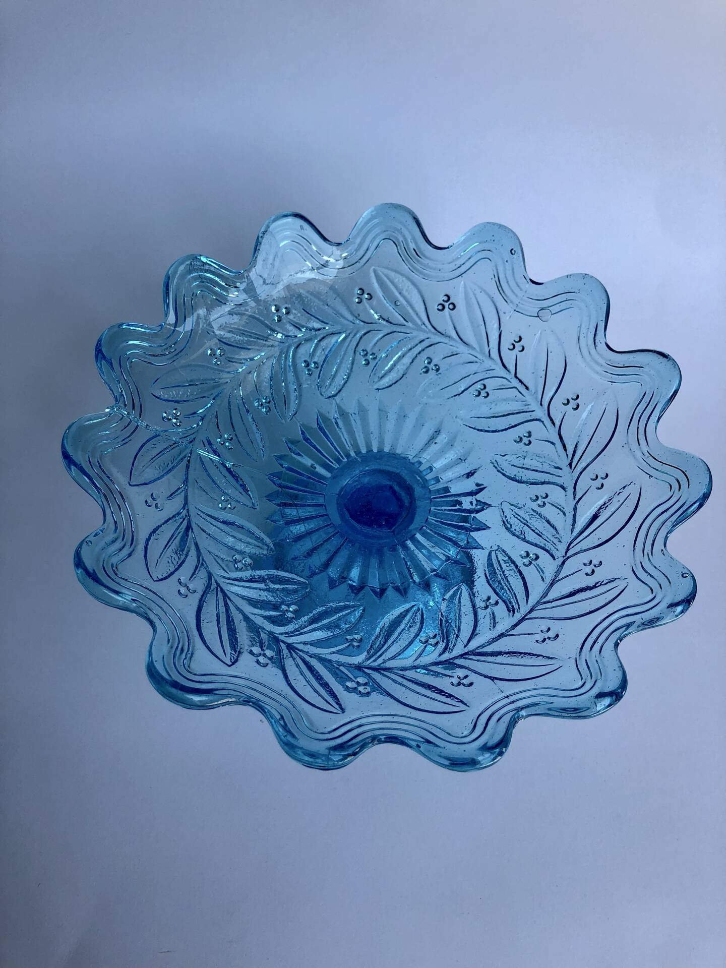 Compotier en verre pressé bleu