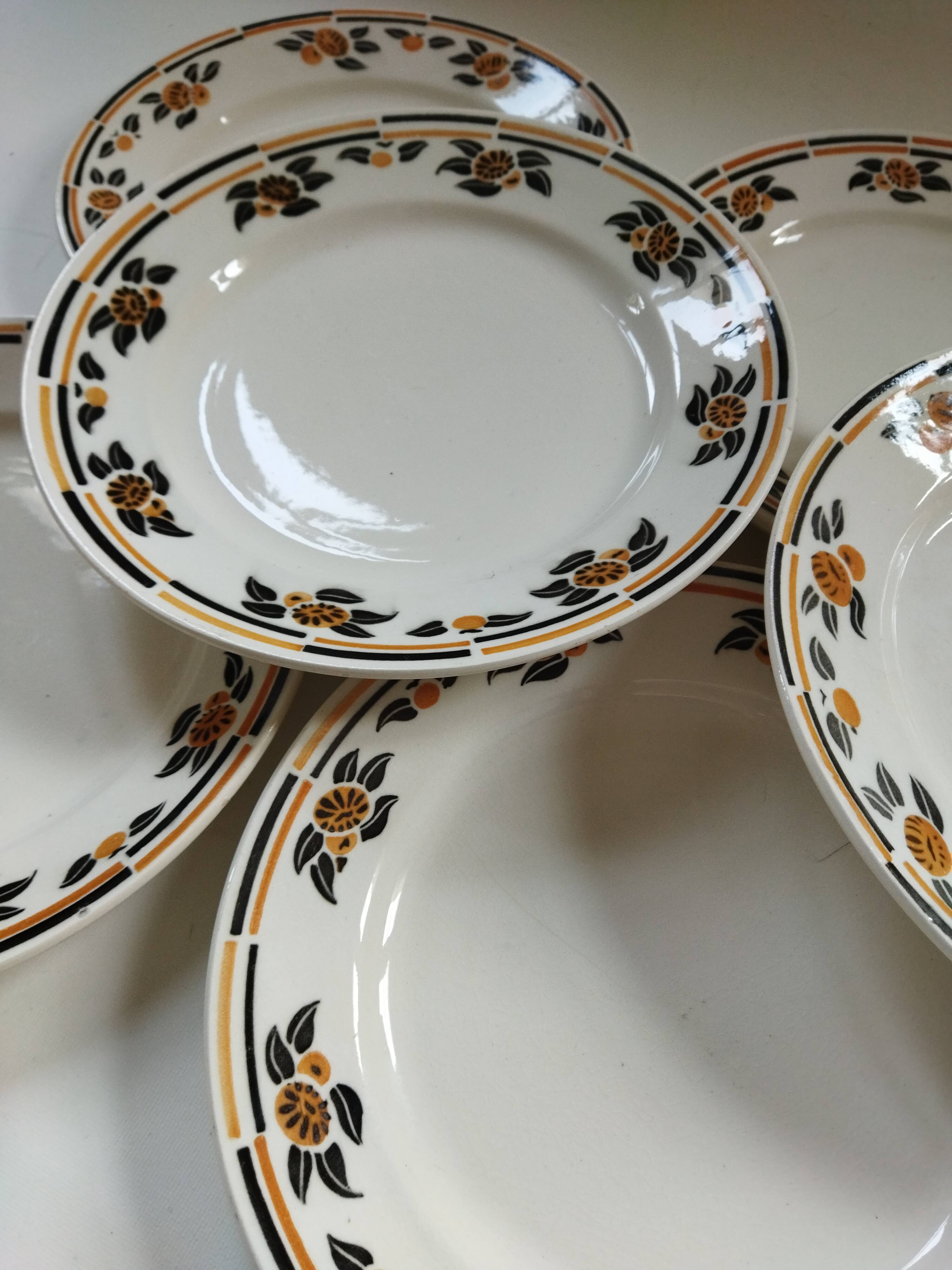 8 Badonviller “Modern” plates