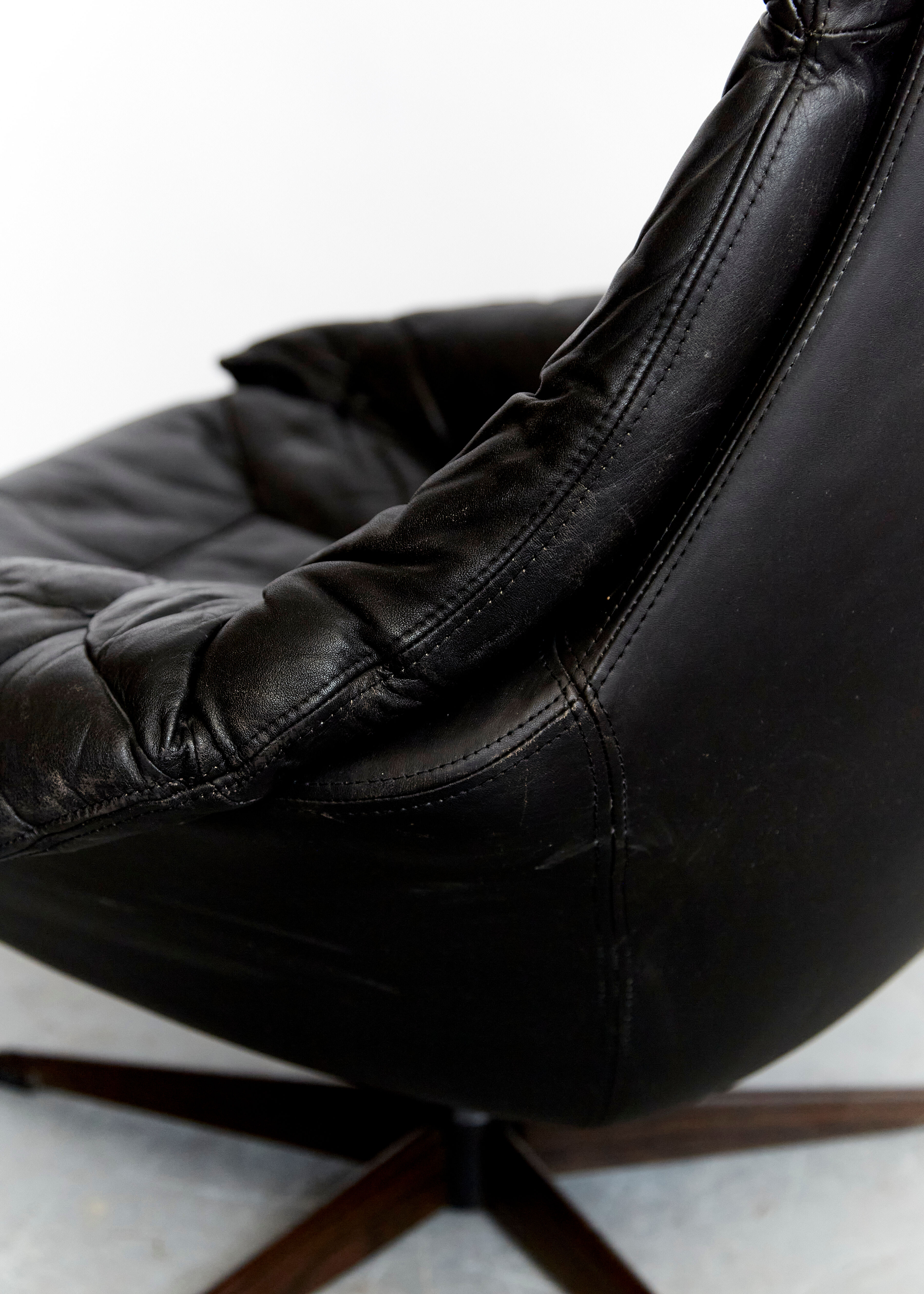 Swivel Lounge Chair by H.W. Klein for Bramin