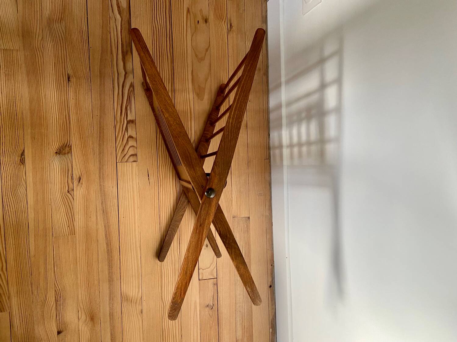 Scandinavian magazine rack