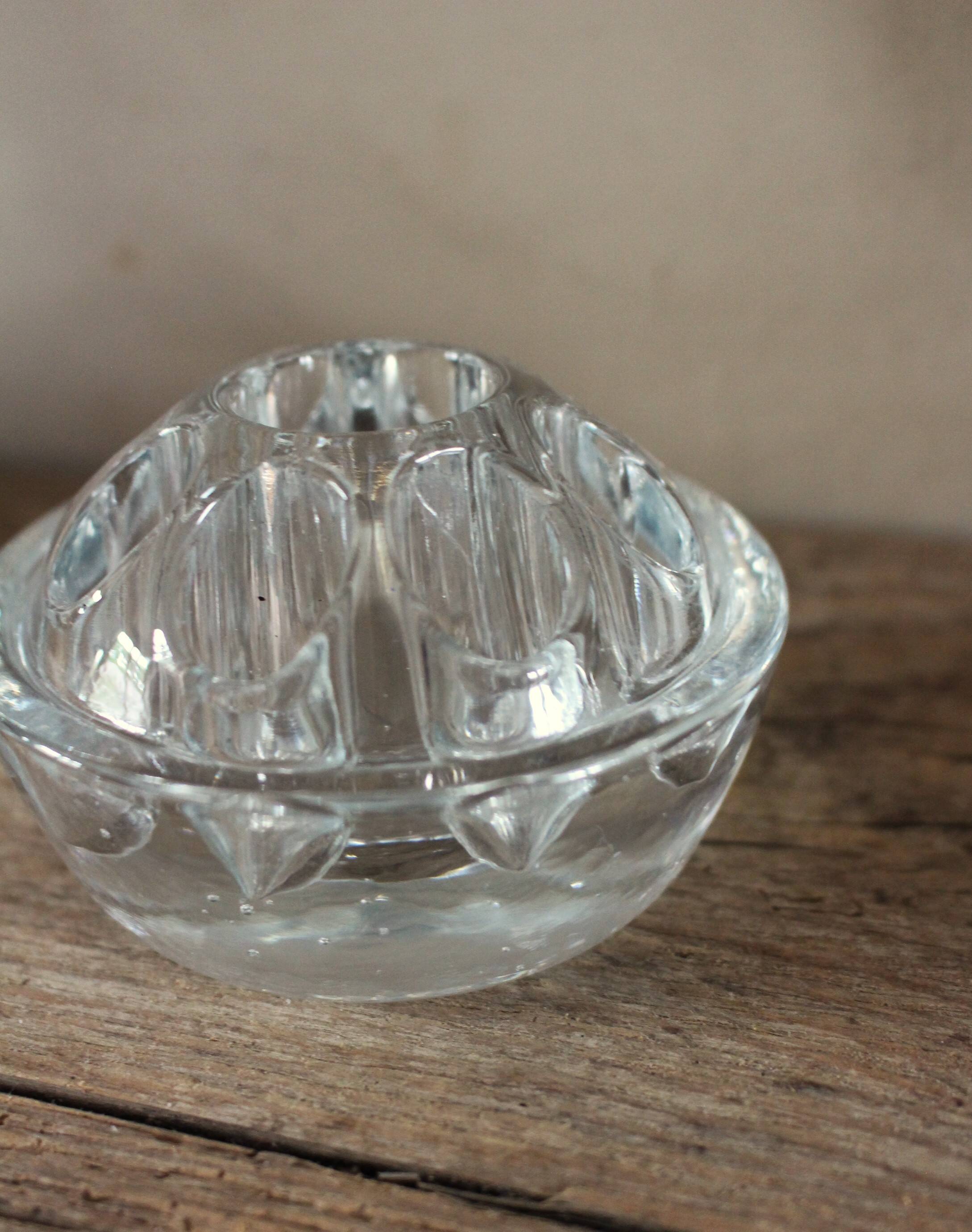 Page 1 of 7 Small 9-hole flower pick, vintage soliflores