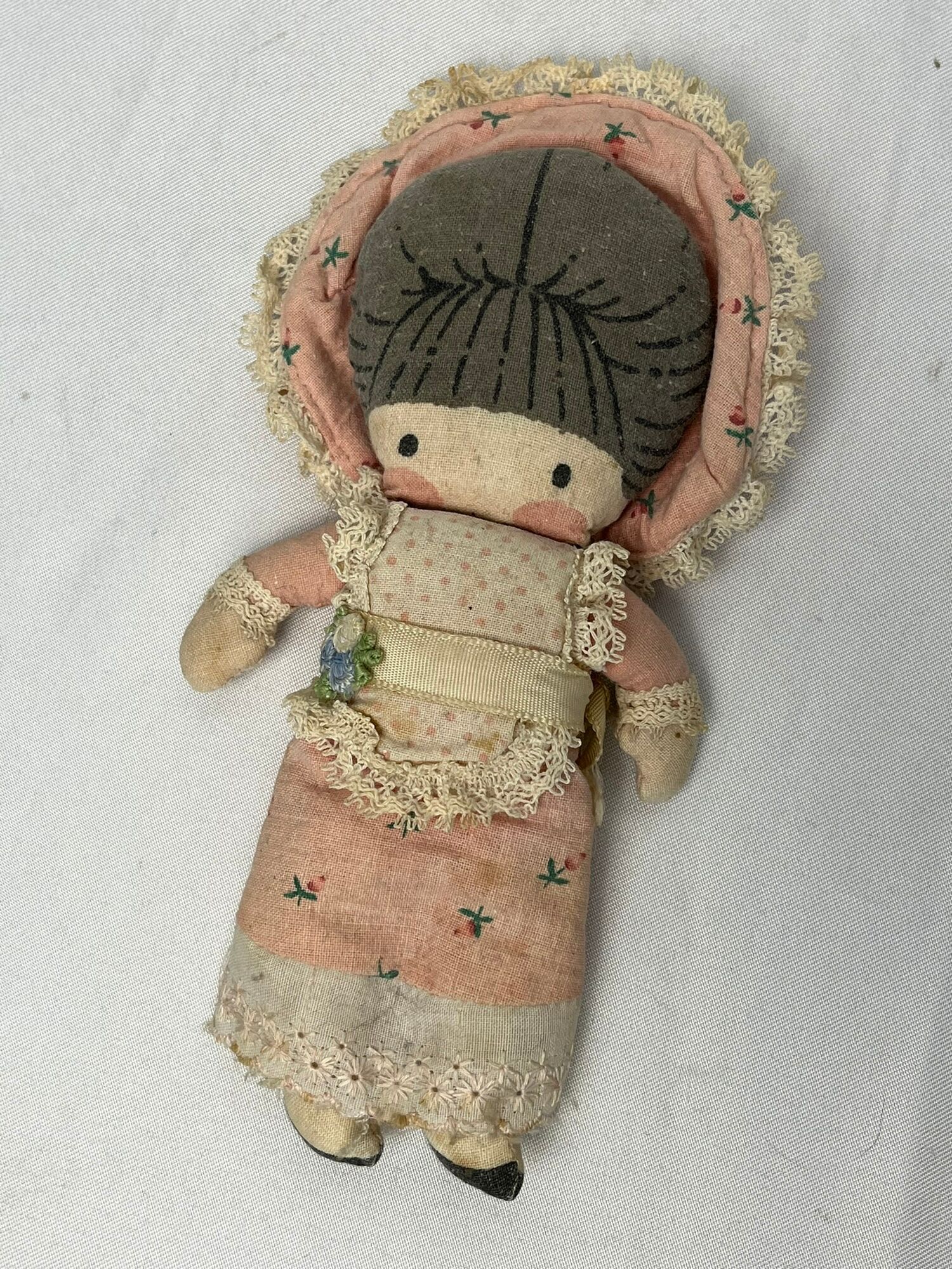 Jouets anciens, deux poupées de poche chiffon Wolpit California 1975