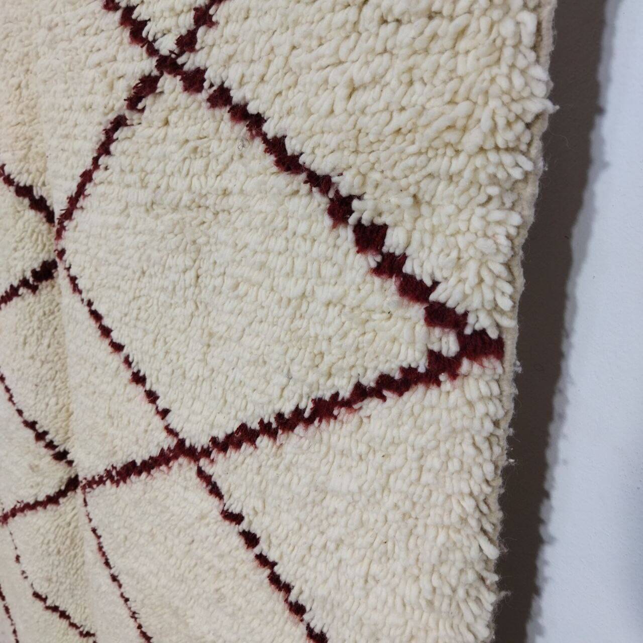 Handmade moroccan berber rug 176 x 152 cm