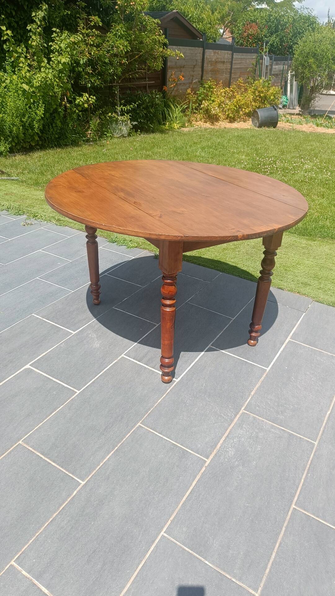 Folding wooden round table – Ø 115 cm