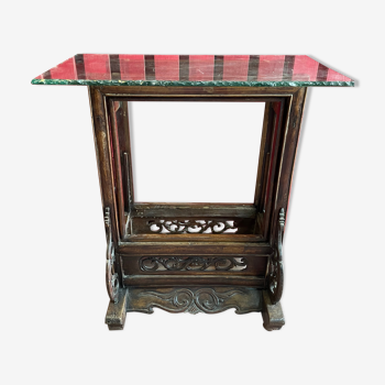 Console XIX with an old wooden foot carved and equipped with a glass top, china