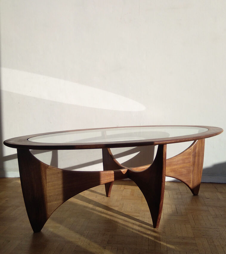 Astro model oval coffee table - designer Victor Wilkins - Edition G Plan - 1960