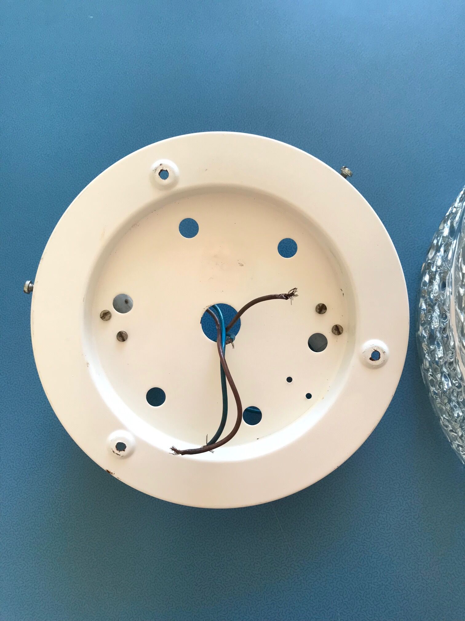 Round ceiling light in molded glass