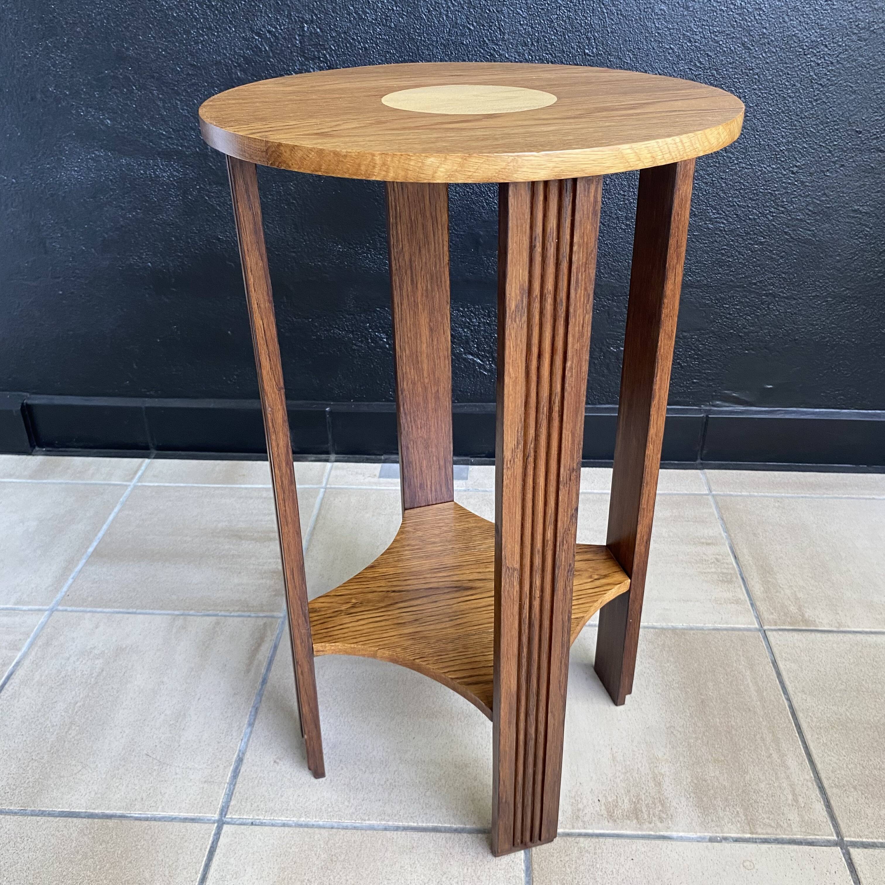 Oak guéridon D40cm, restored, moulded legs.
