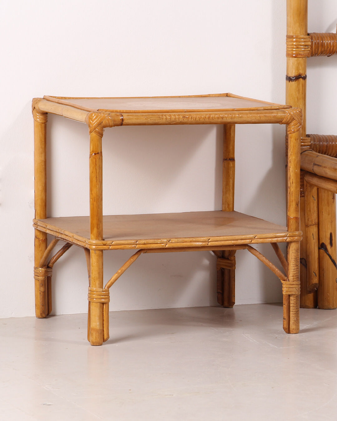 Bed 140 rattan and 2 vintage bedside tables