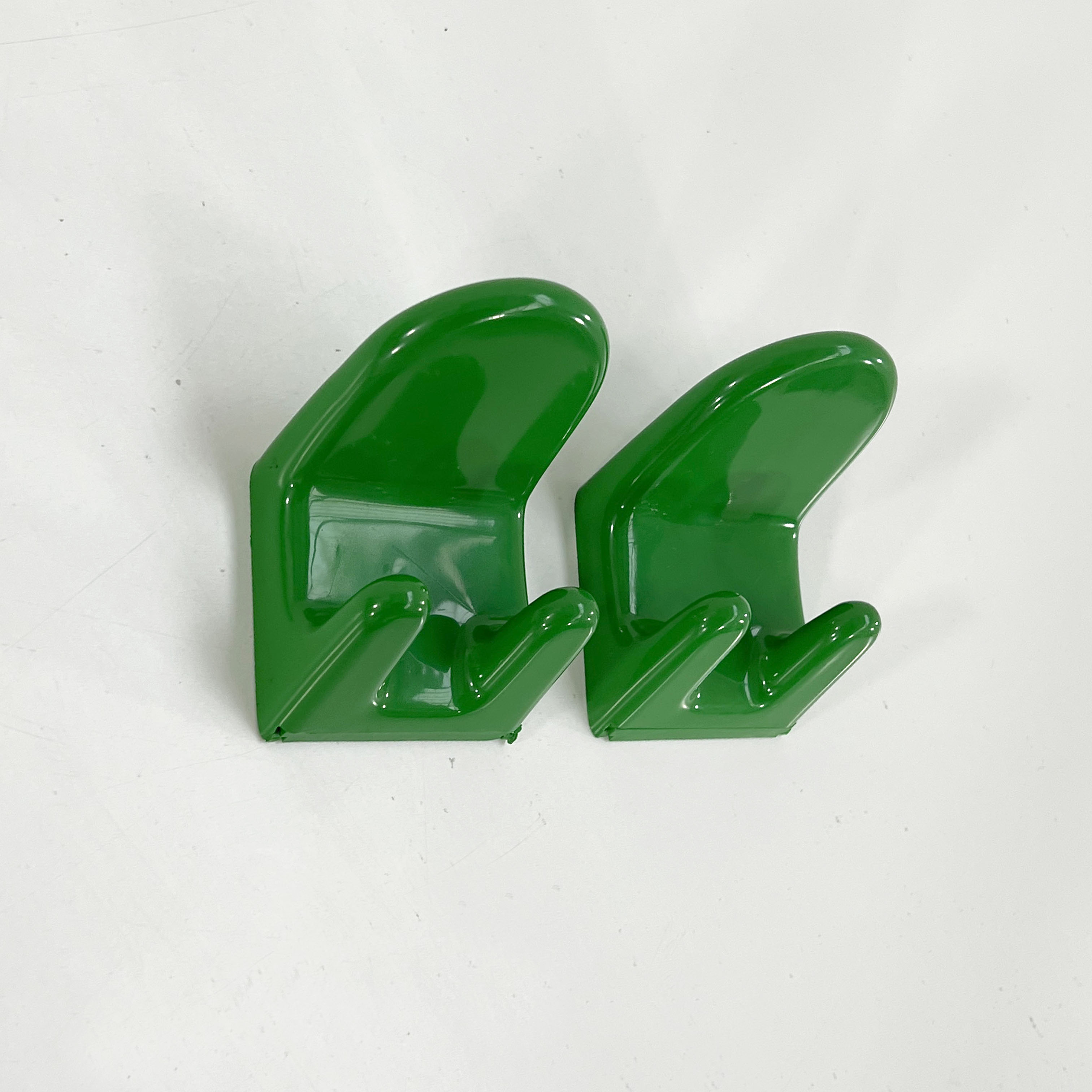 Set of 2 green hooks "2627" by Makio Hasuike for Gedy, 1970