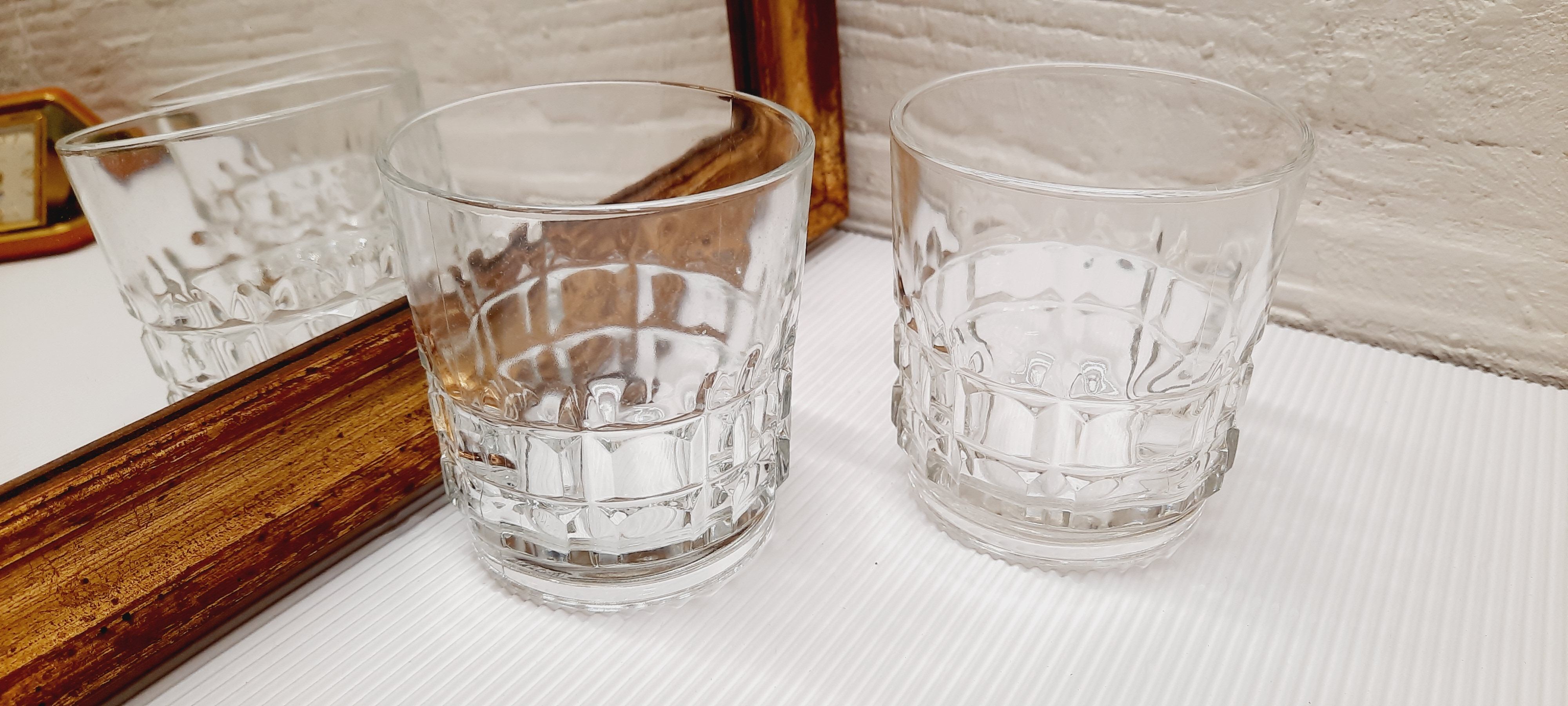 Pair of whisky glasses chiseled glass