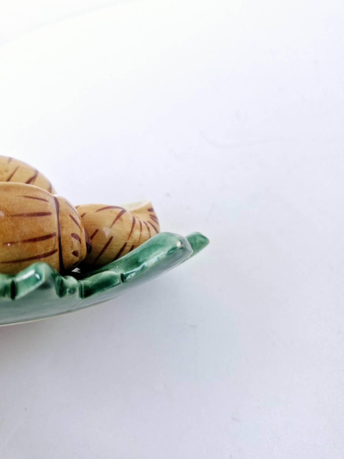 Servant Salt Pepper Mustard Ceramic DLG Vallauris Barbotine Escargot Leaf