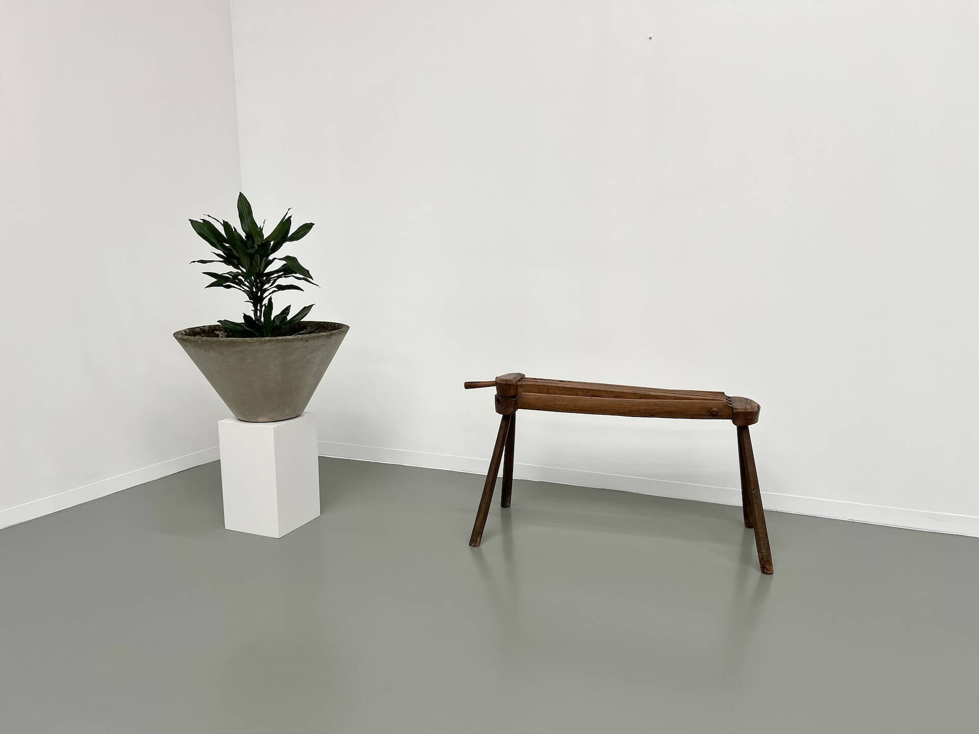 Large conical planter Eternit