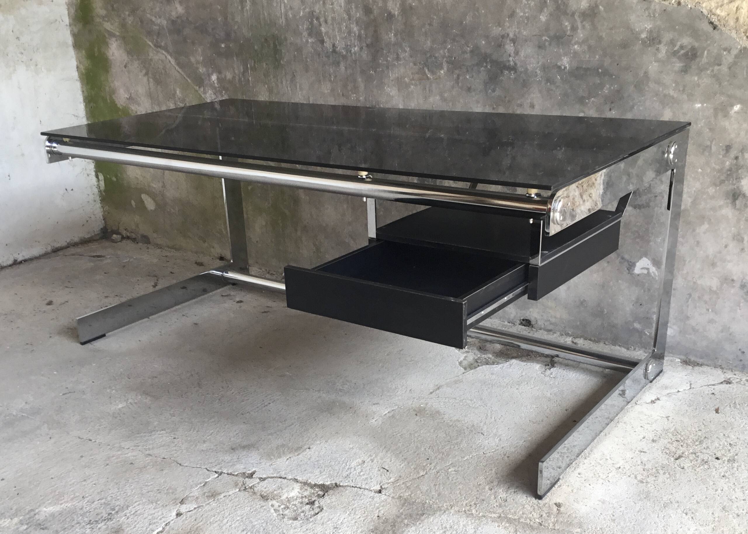 KIT series desk by Gilles Bouchez for Airborne - space-age design 1960