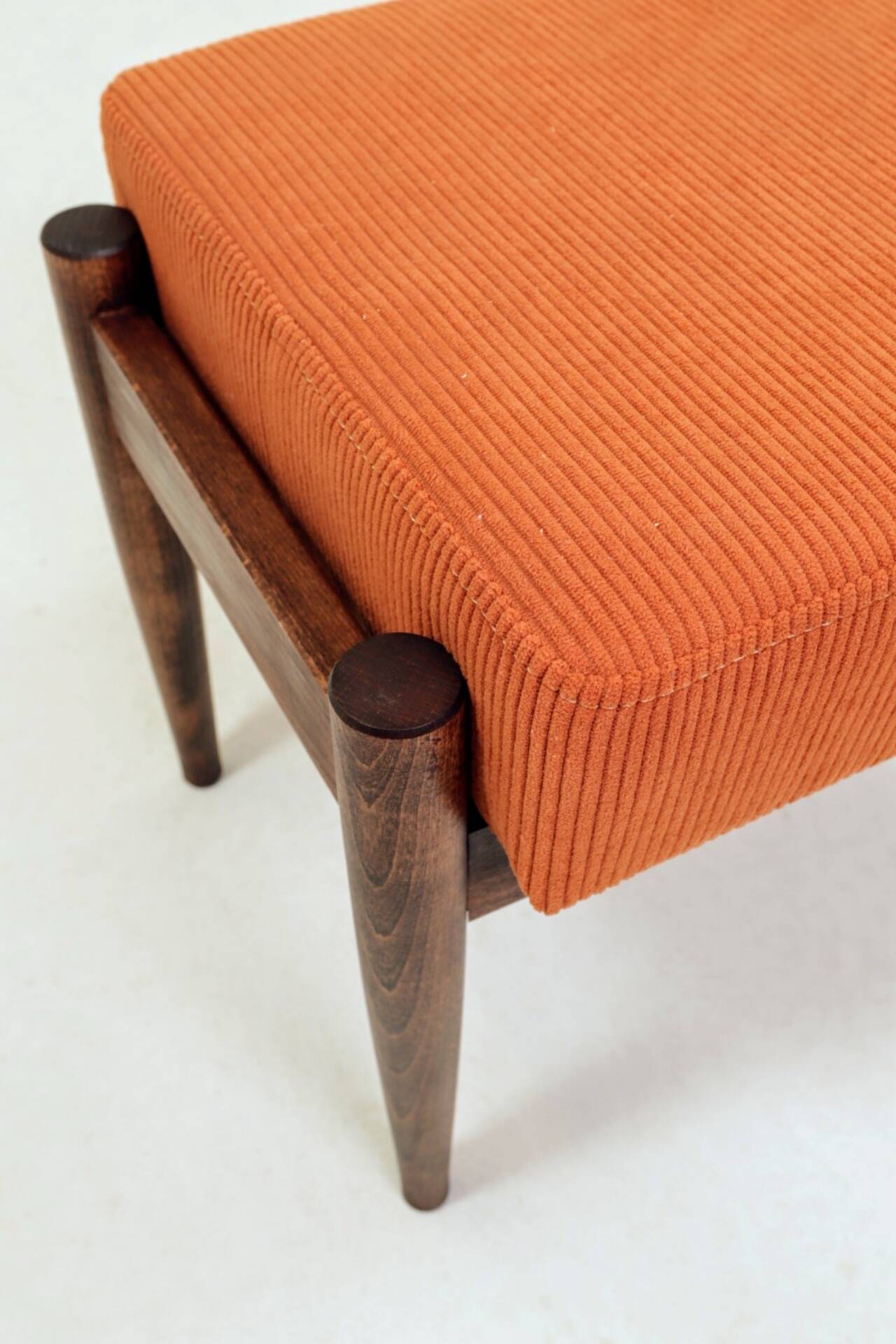 Wooden footrest in corduroy velvet