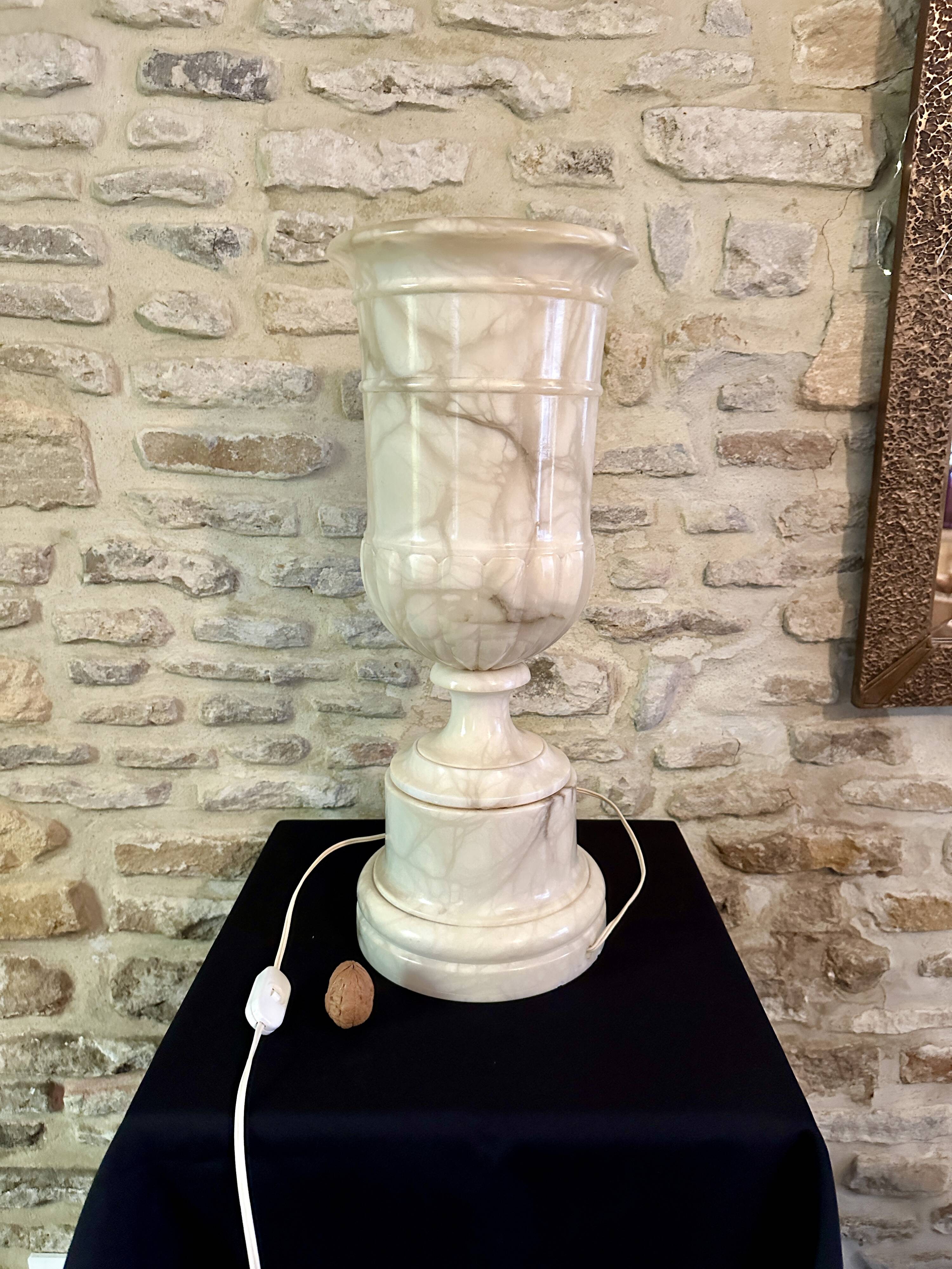 “medicis” lamp in vintage alabaster 70