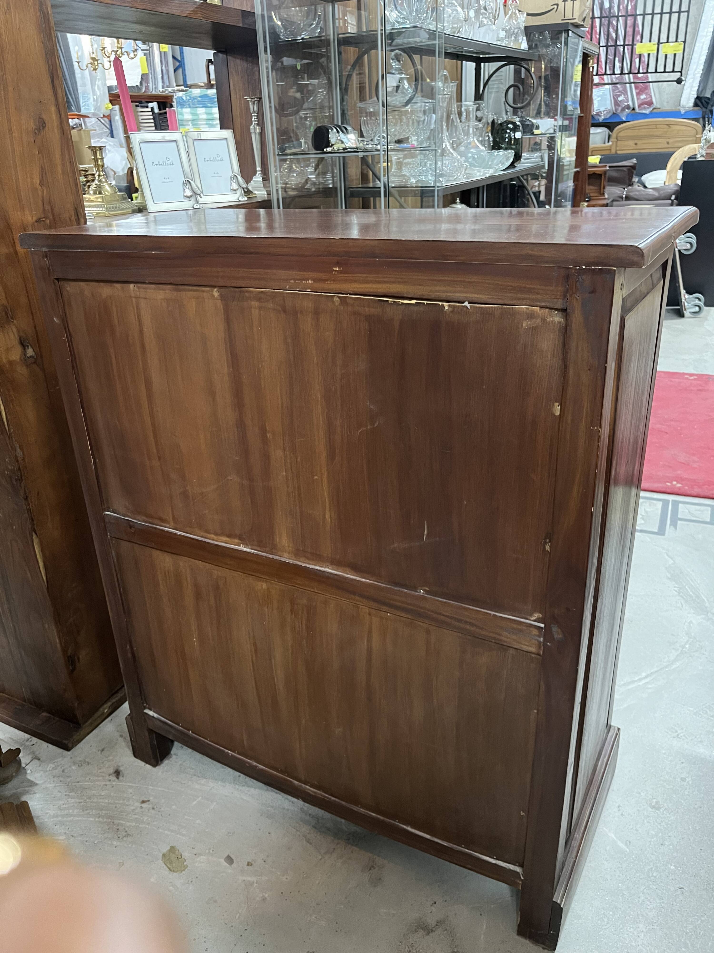 commode en bois exotique
