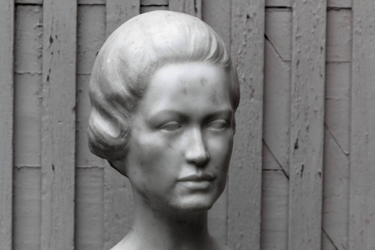 Important white marble bust, signed Léoni, 19th century